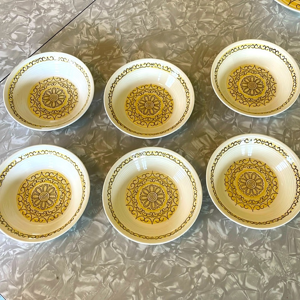 Small, vintage Sierra Max Shonfeld bowls. Set of 6